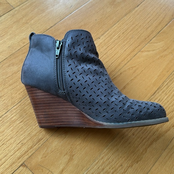 Granger Perforated Wedge Bootie - Picture 4 of 4